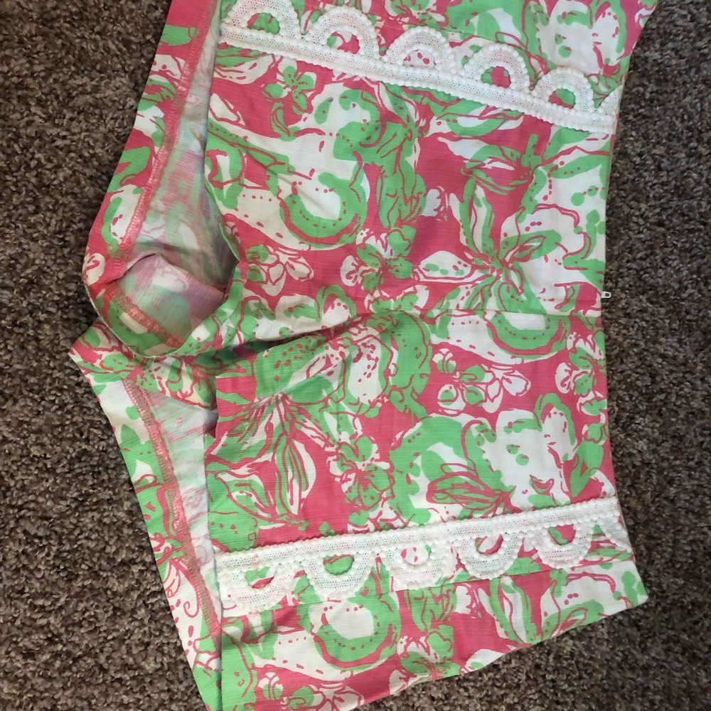 Lilly Pulitzer zip back shorts
